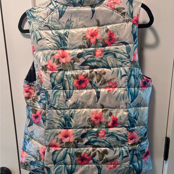 Tommy Bahama Puffer Vest - Picture 2 of 5